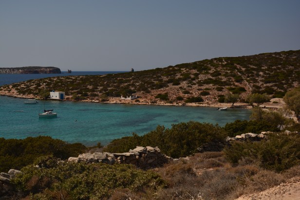 La baia della spiaggia di Agia Irini