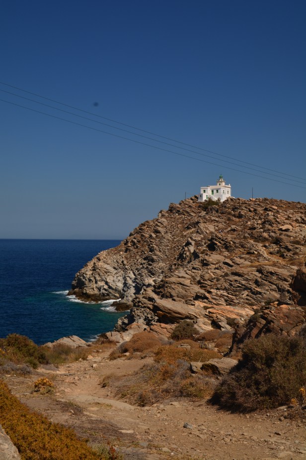 Il faro che domina la spiaggia di Monastiri