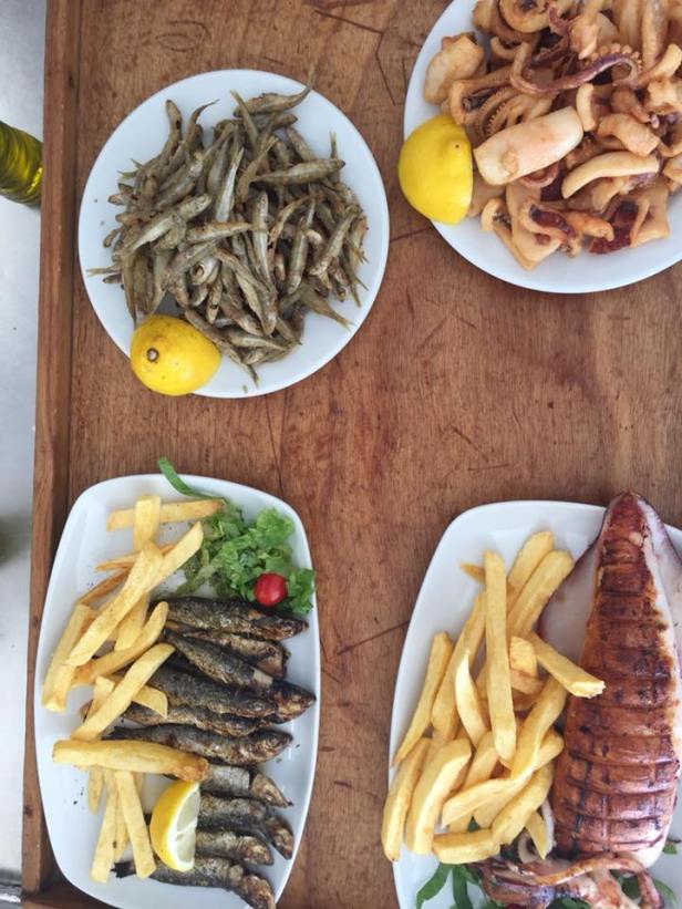 Calamari ripieni e pesciolini fritti